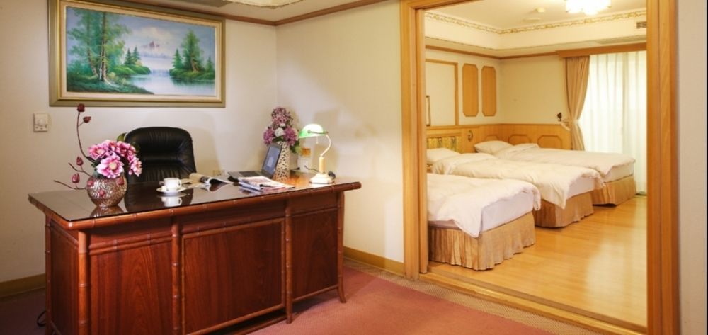 Kingdom Hotel Sin-ču Exteriér fotografie