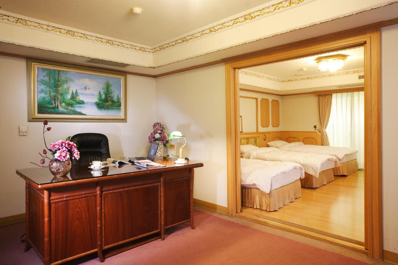 Kingdom Hotel Sin-ču Exteriér fotografie